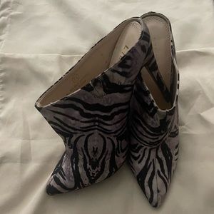Sexy high animal print heels.